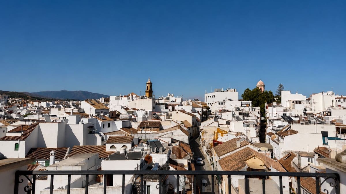 2 bedroom Apartment for sale in Estepona - € 475,000 (Ref: 9958318)