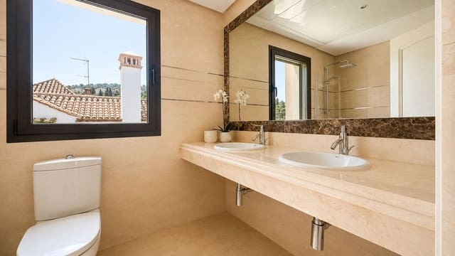 3 slaapkamer Villa te koop in Estepona met garage - € 849.750 (Ref: 9981594)