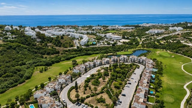 3 slaapkamer Villa te koop in Estepona met garage - € 849.750 (Ref: 9981594)