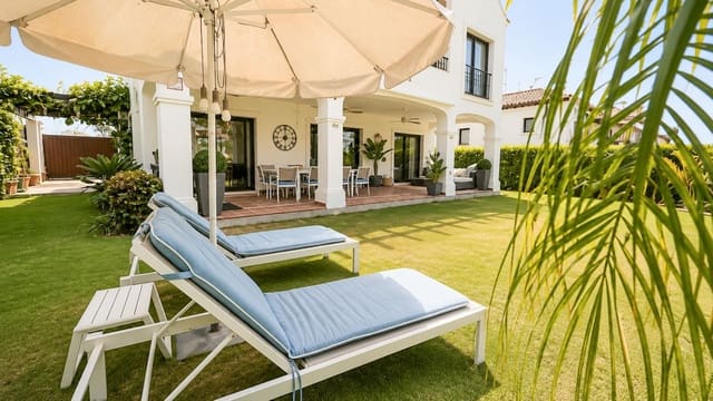 3 slaapkamer Villa te koop in Estepona met garage - € 849.750 (Ref: 9981594)