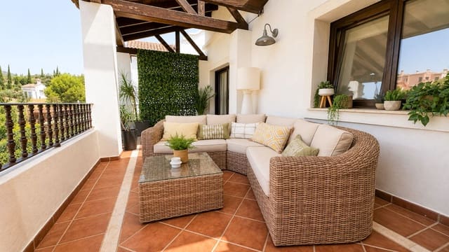 3 slaapkamer Villa te koop in Estepona met garage - € 849.750 (Ref: 9981594)