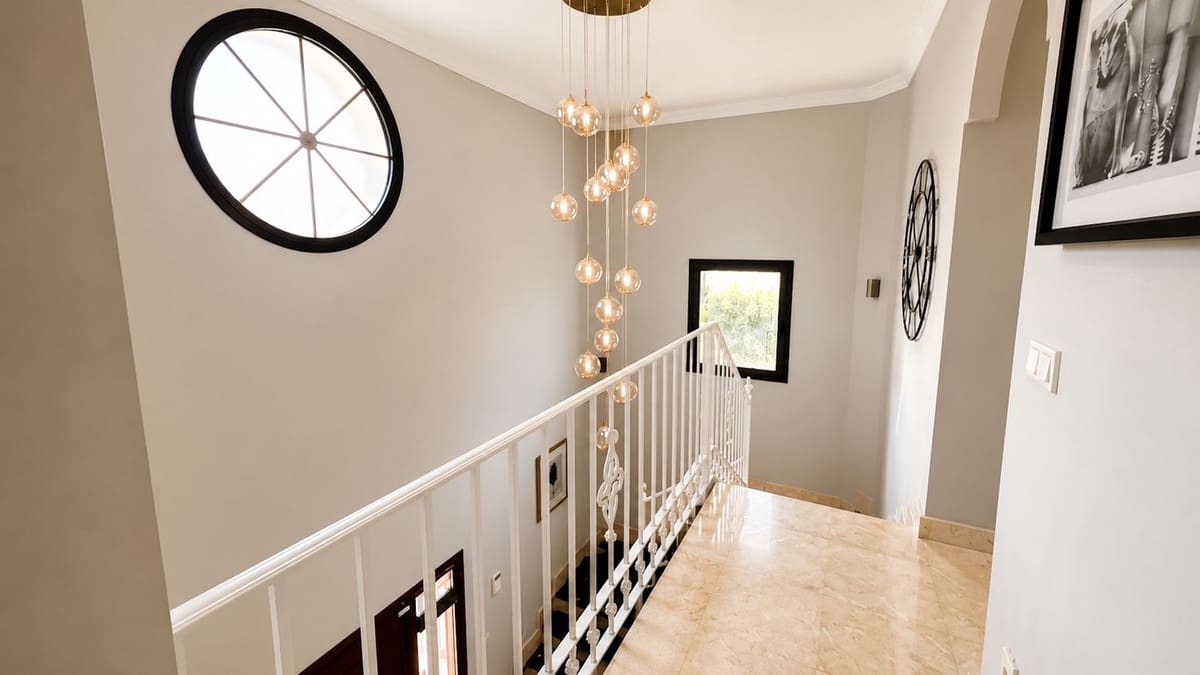 3 bedroom Villa for sale in Estepona with pool garage - € 849,750 (Ref: 9981594)