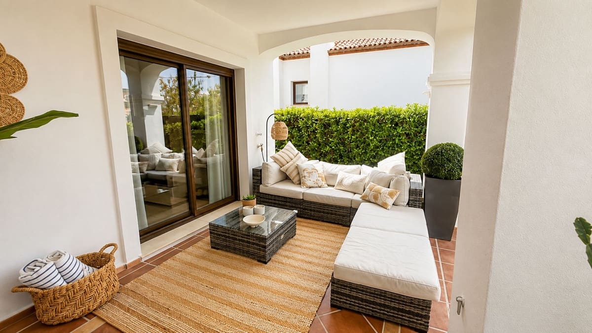 3 bedroom Villa for sale in Estepona with pool garage - € 849,750 (Ref: 9981594)