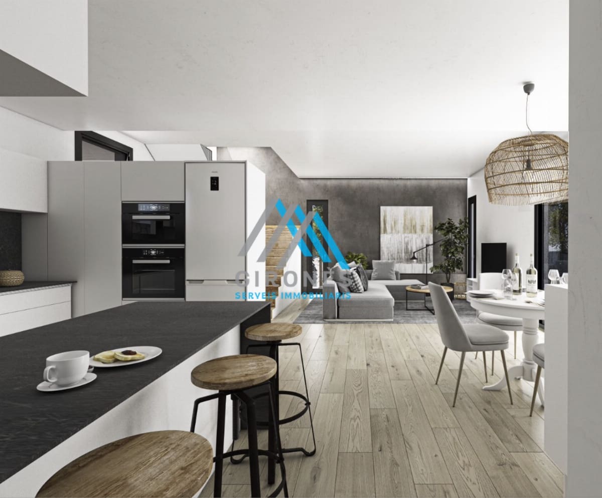 3 soveværelse Villa til salg i Santa Cristina d'Aro med swimmingpool garage - € 270.000 (Ref: 9890749)