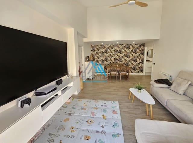Piso de 3 habitaciones en Santa Cristina d'Aro en venta con piscina garaje - 337.500 € (Ref: 9890752)