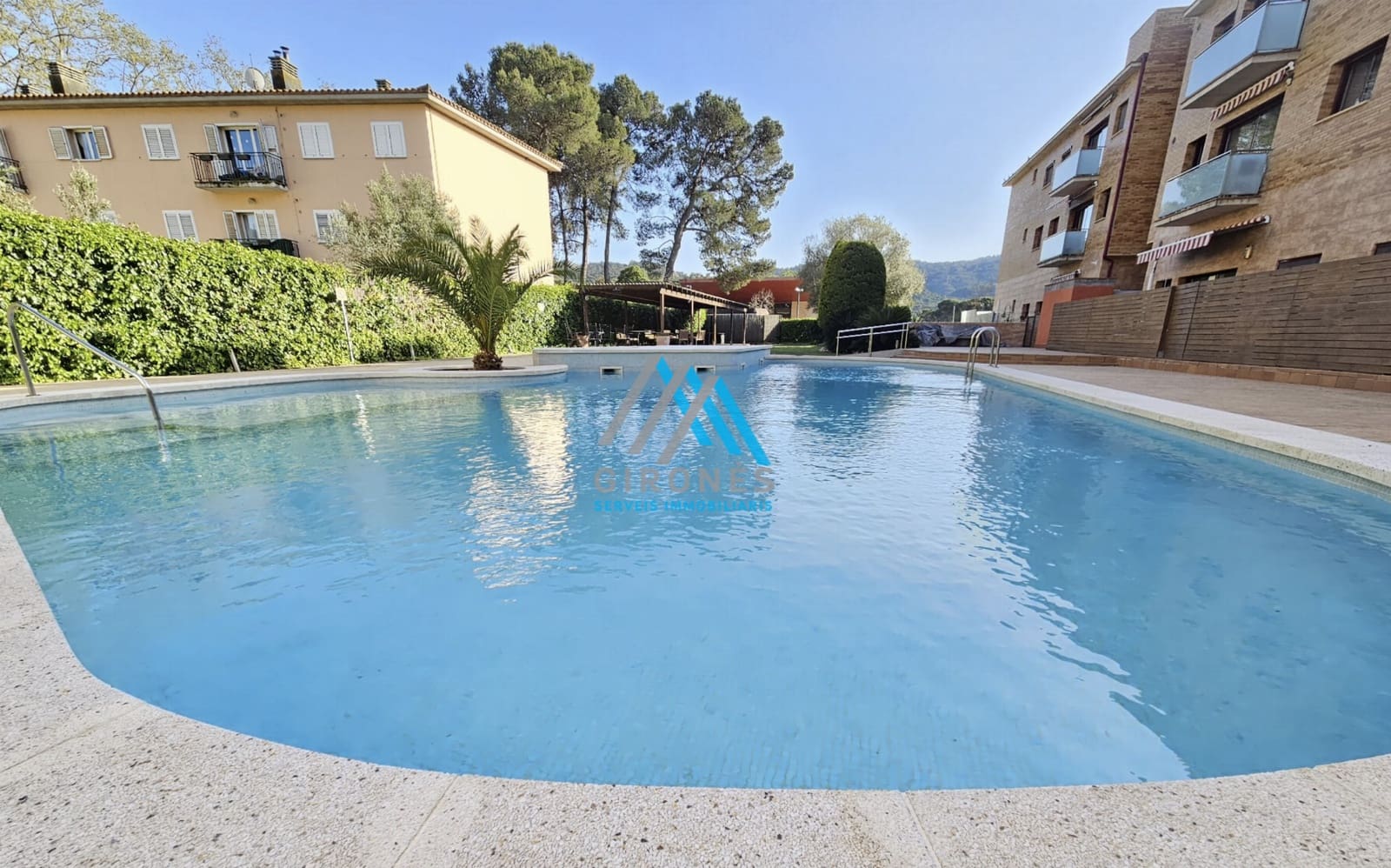 Piso de 3 habitaciones en Santa Cristina d'Aro en venta con piscina garaje - 337.500 € (Ref: 9890752)