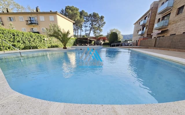 Piso de 3 habitaciones en Santa Cristina d'Aro en venta con piscina garaje - 337.500 € (Ref: 9890752)