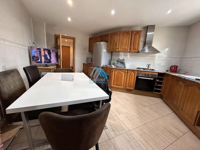 3 makuuhuone Asunto vuokrattavana paikassa Santa Cristina d'Aro - 1 100 € (Ref: 9890754)