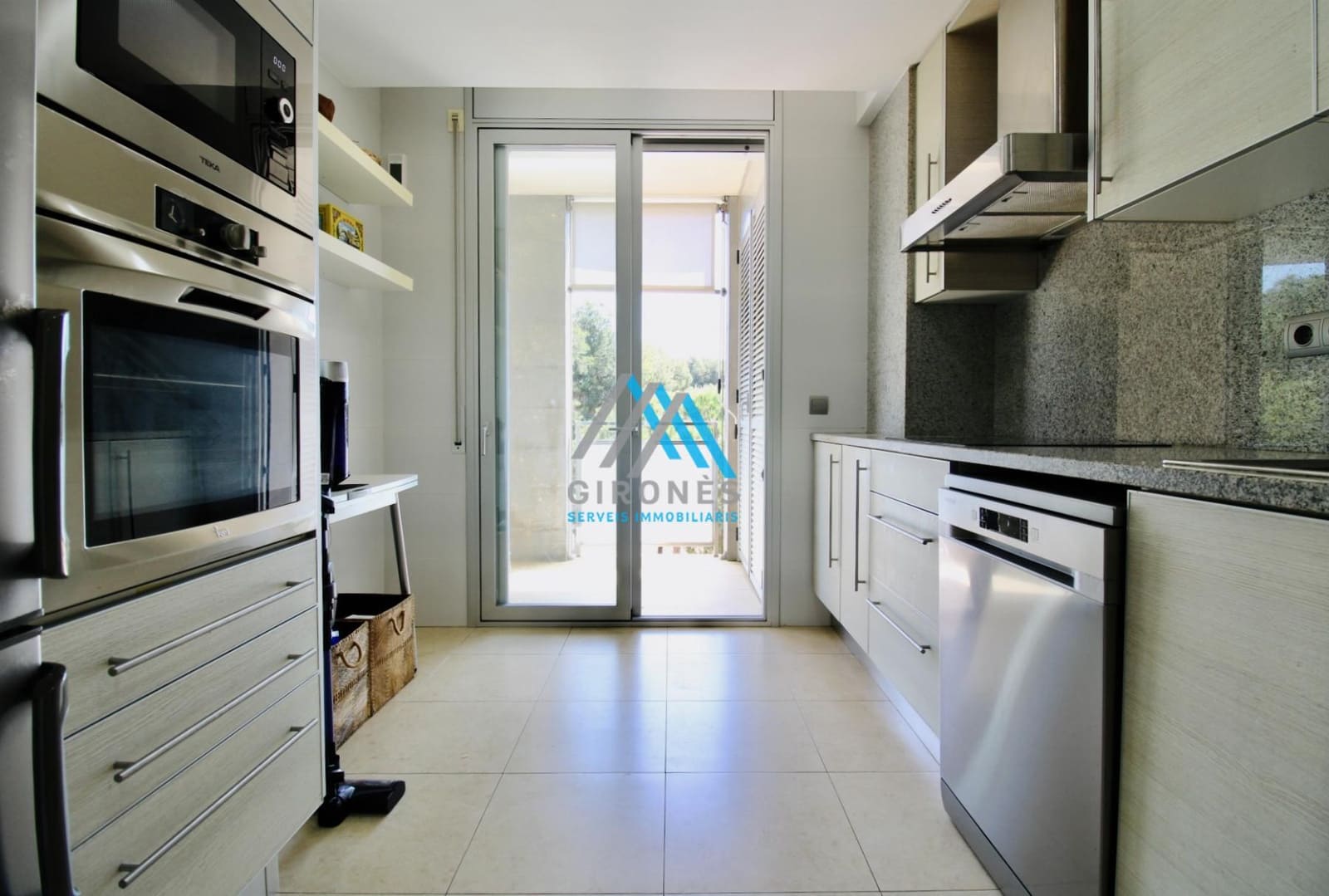 3 sypialnia Mieszkanie do wynajęcia w S'Agaro z basenem garażem - 1 350 € (Ref: 9890758)