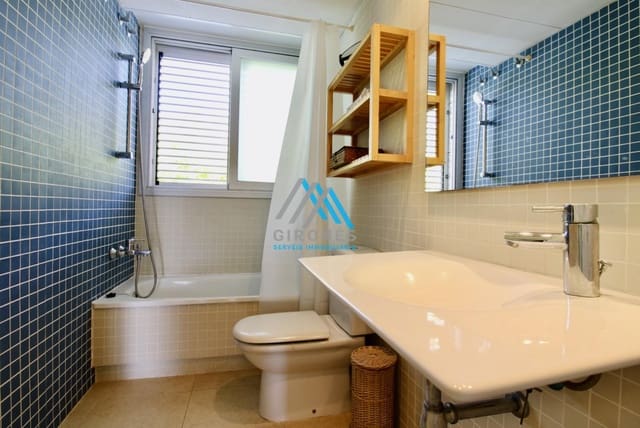 3 soverom Leilighet til leie i S'Agaro, Castell-Platja d'Aro med svømmebasseng garasje - € 1 350 (Ref: 9890758)