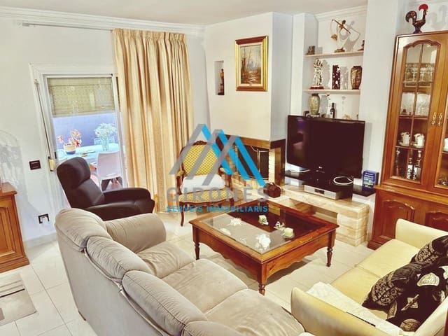 4 Zimmer Haus zu verkaufen in Santa Cristina d'Aro mit Garage - 349.000 € (Ref: 9890759)