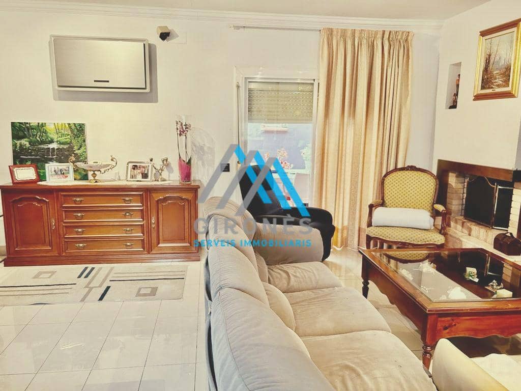 4 slaapkamer Huis te koop in Santa Cristina d'Aro met garage - € 349.000 (Ref: 9890759)