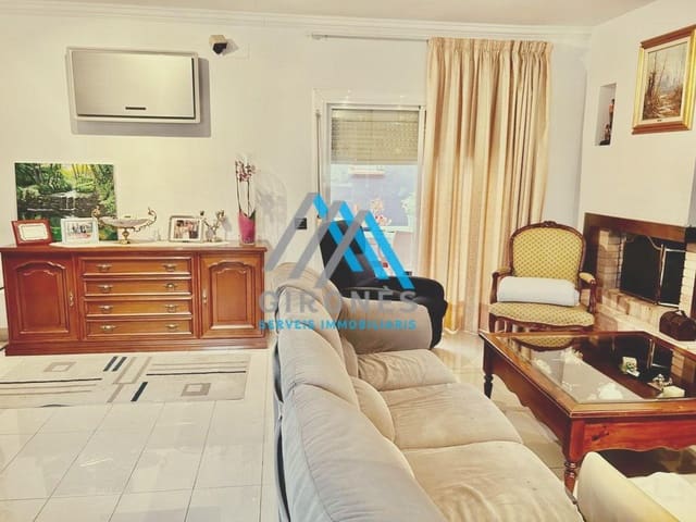 4 Zimmer Haus zu verkaufen in Santa Cristina d'Aro mit Garage - 349.000 € (Ref: 9890759)