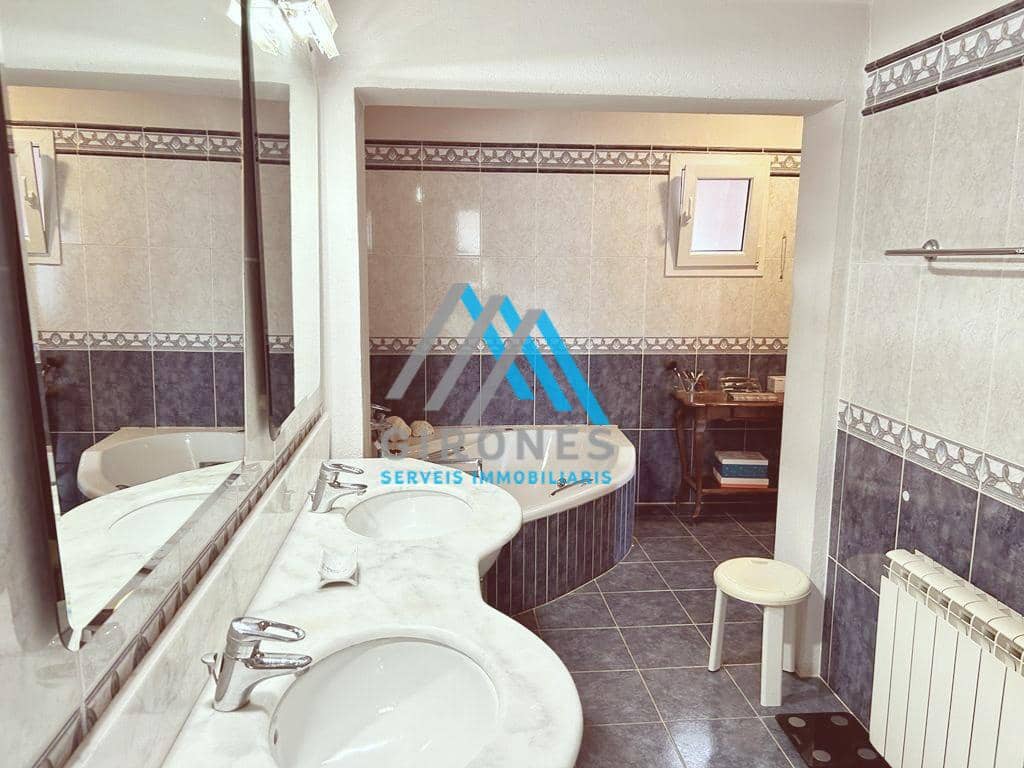 4 slaapkamer Huis te koop in Santa Cristina d'Aro met garage - € 349.000 (Ref: 9890759)