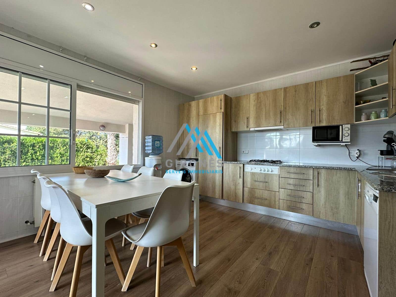 3 soveværelse Villa til leje i Santa Cristina d'Aro med swimmingpool garage - € 10.000 (Ref: 9890772)