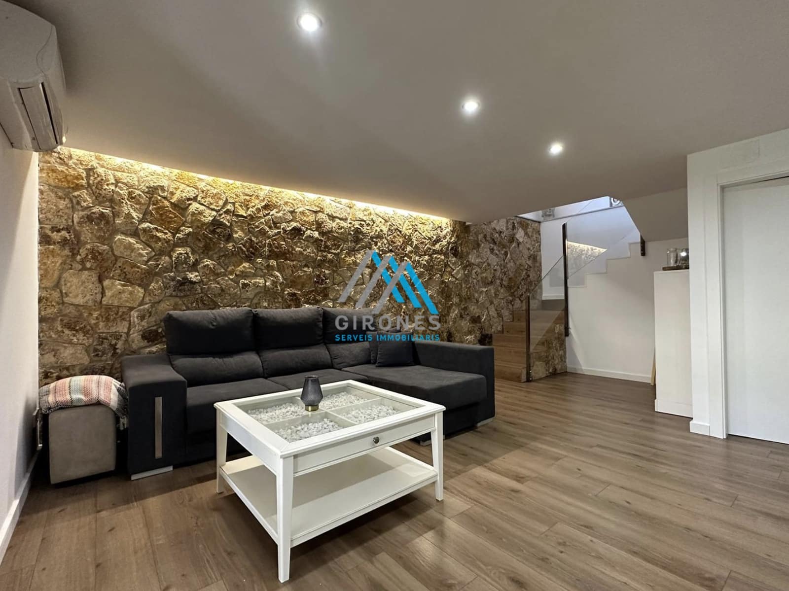 3 soveværelse Villa til leje i Santa Cristina d'Aro med swimmingpool garage - € 10.000 (Ref: 9890772)