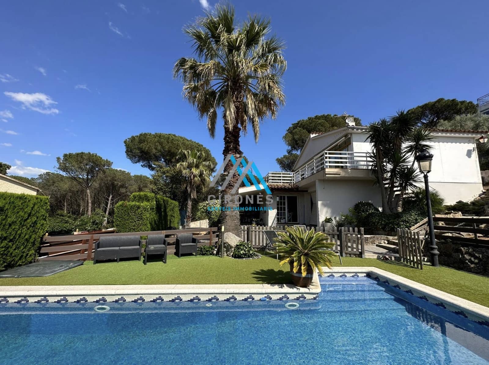 3 soveværelse Villa til leje i Santa Cristina d'Aro med swimmingpool garage - € 10.000 (Ref: 9890772)