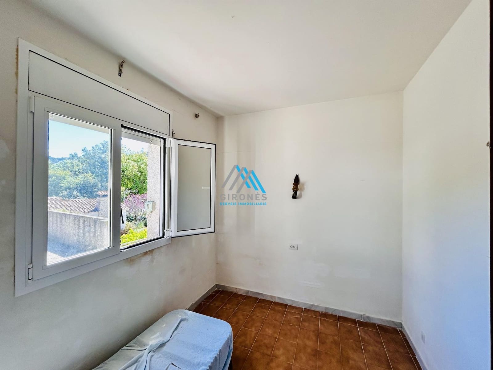 3 sovrum Villa till salu i Roca de Malvet med garage - 330 000 € (Ref: 9890778)
