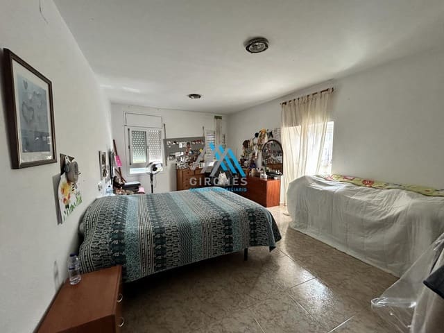 4 slaapkamer Huis te koop in Sant Feliu de Guíxols - € 250.000 (Ref: 9890785)