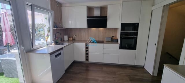 3 soverom Rekkehus til leie i Sant Feliu de Guíxols med garasje - € 7 900 (Ref: 9909780)