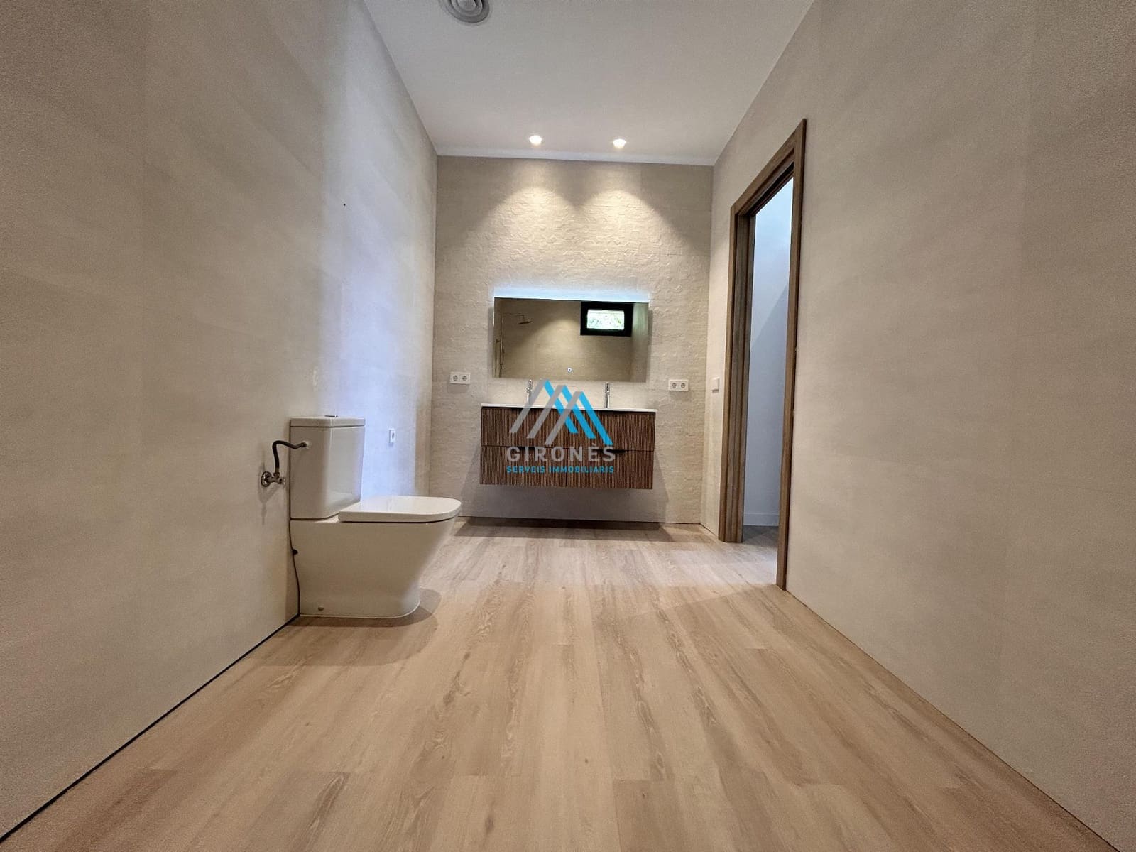 Villa for sale in S'Agaro with pool - € 1,300,000 (Ref: 9927588)
