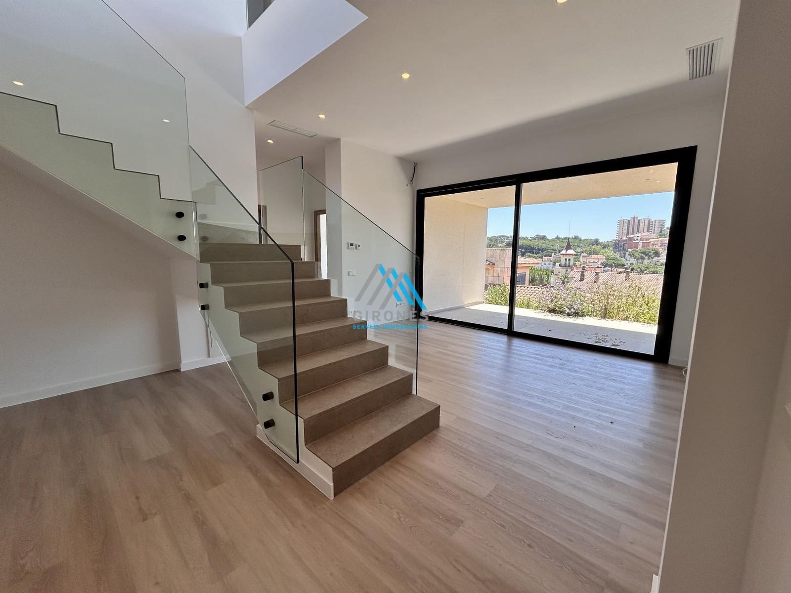 Villa for sale in S'Agaro with pool - € 1,300,000 (Ref: 9927588)