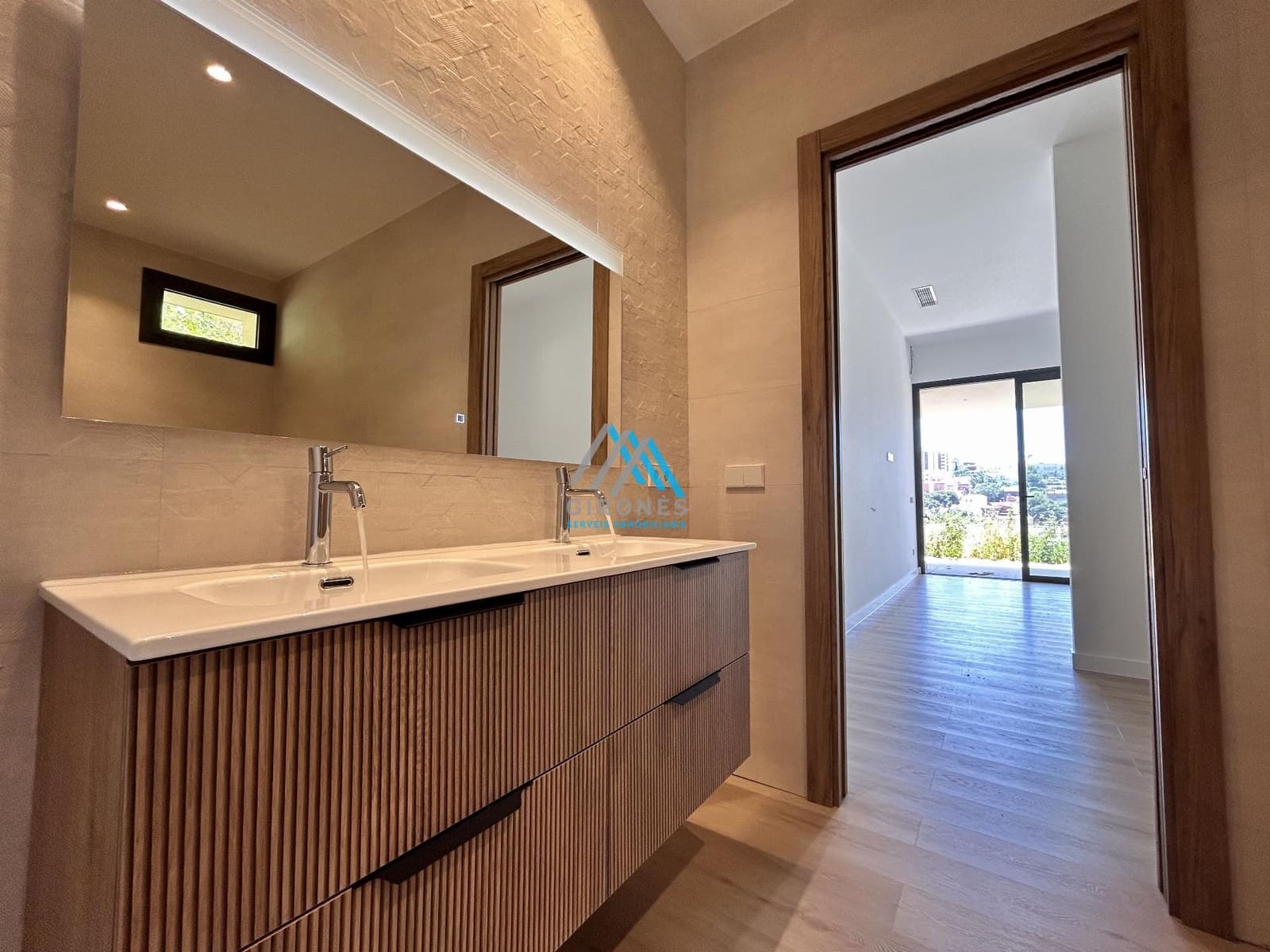 Villa for sale in S'Agaro with pool - € 1,300,000 (Ref: 9927588)