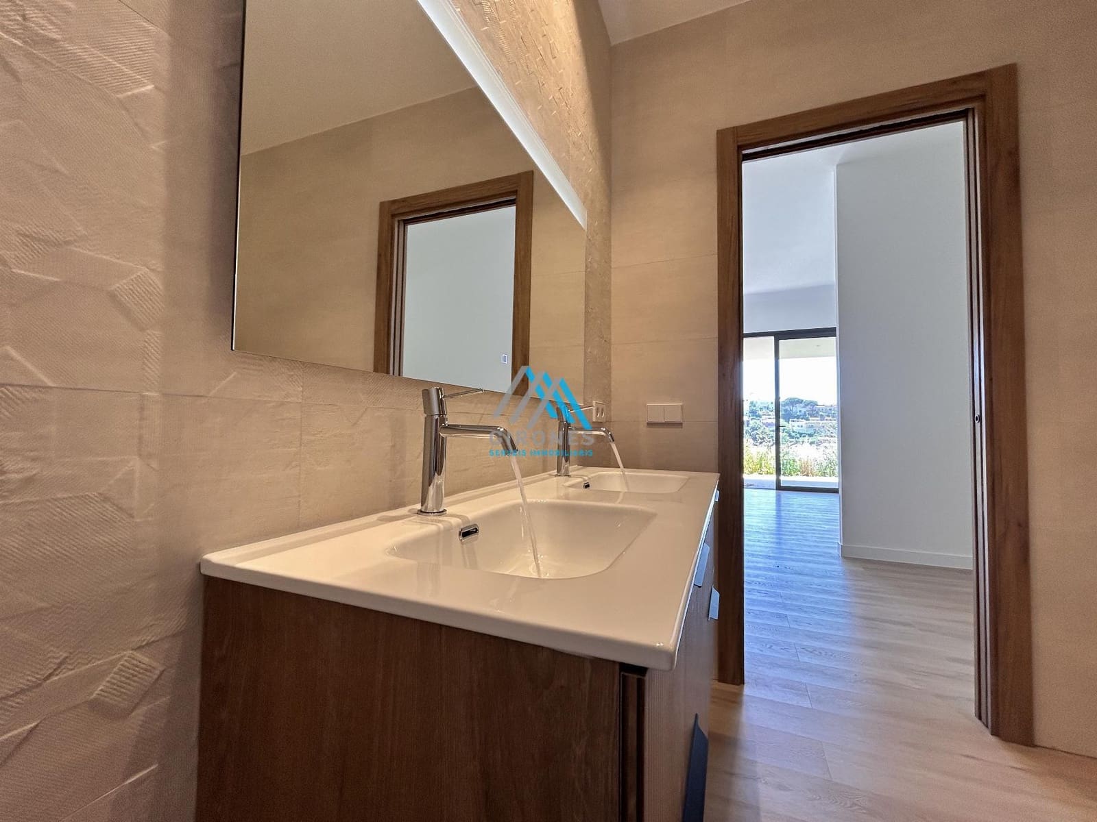 Villa for sale in S'Agaro with pool - € 1,300,000 (Ref: 9927588)
