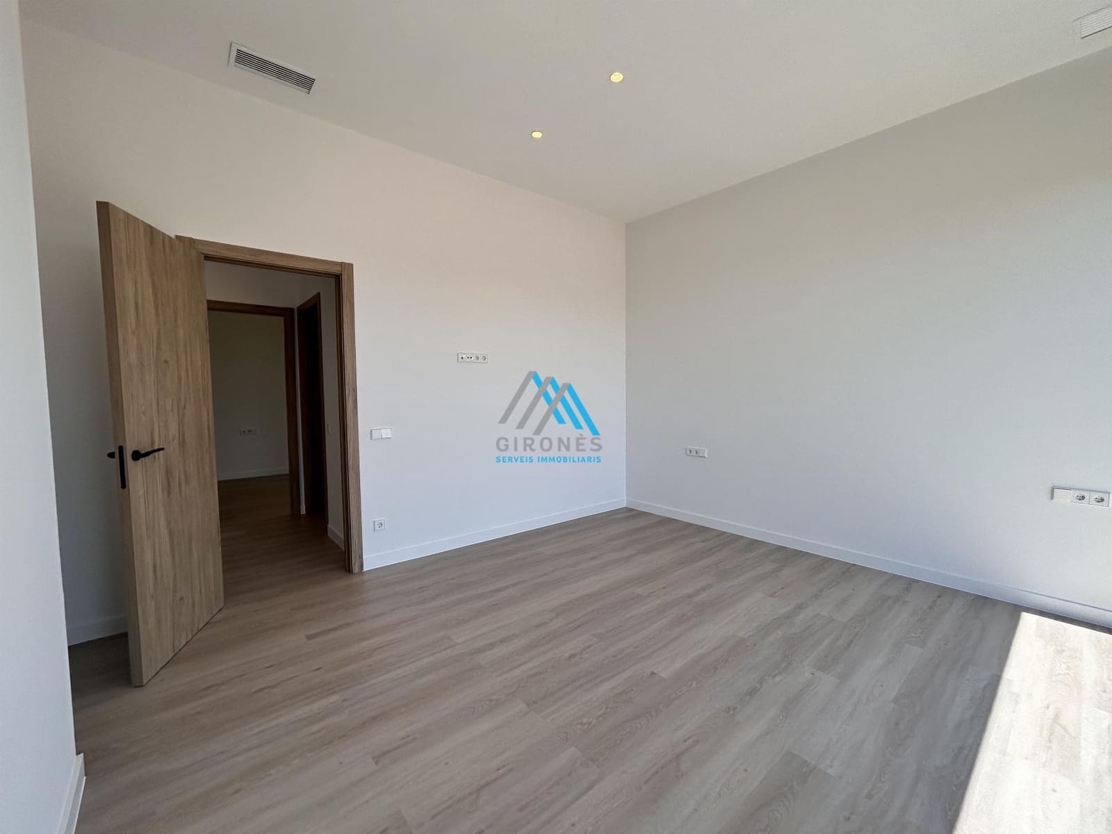 Villa for sale in S'Agaro with pool - € 1,300,000 (Ref: 9927588)