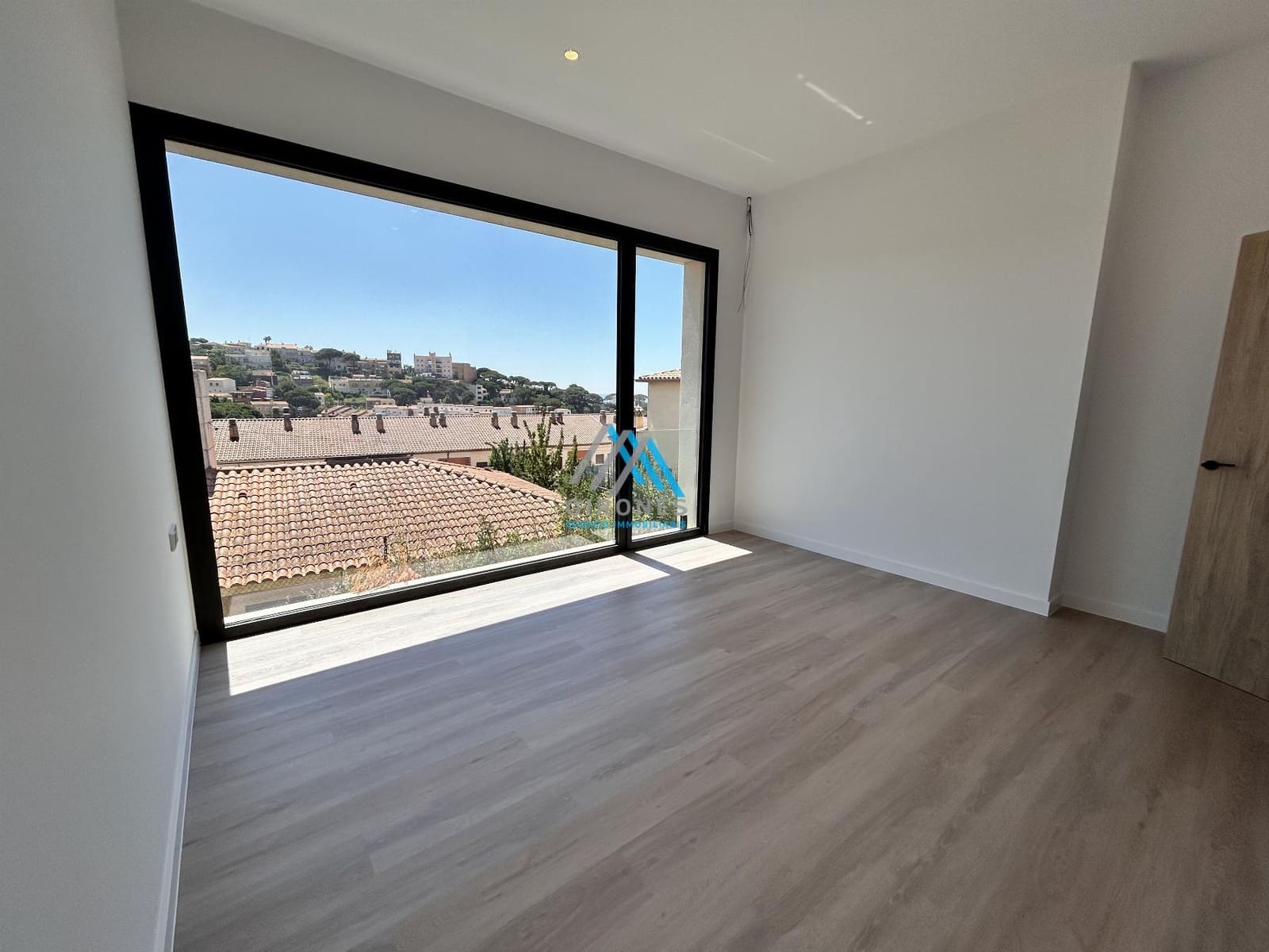 Villa for sale in S'Agaro with pool - € 1,300,000 (Ref: 9927588)
