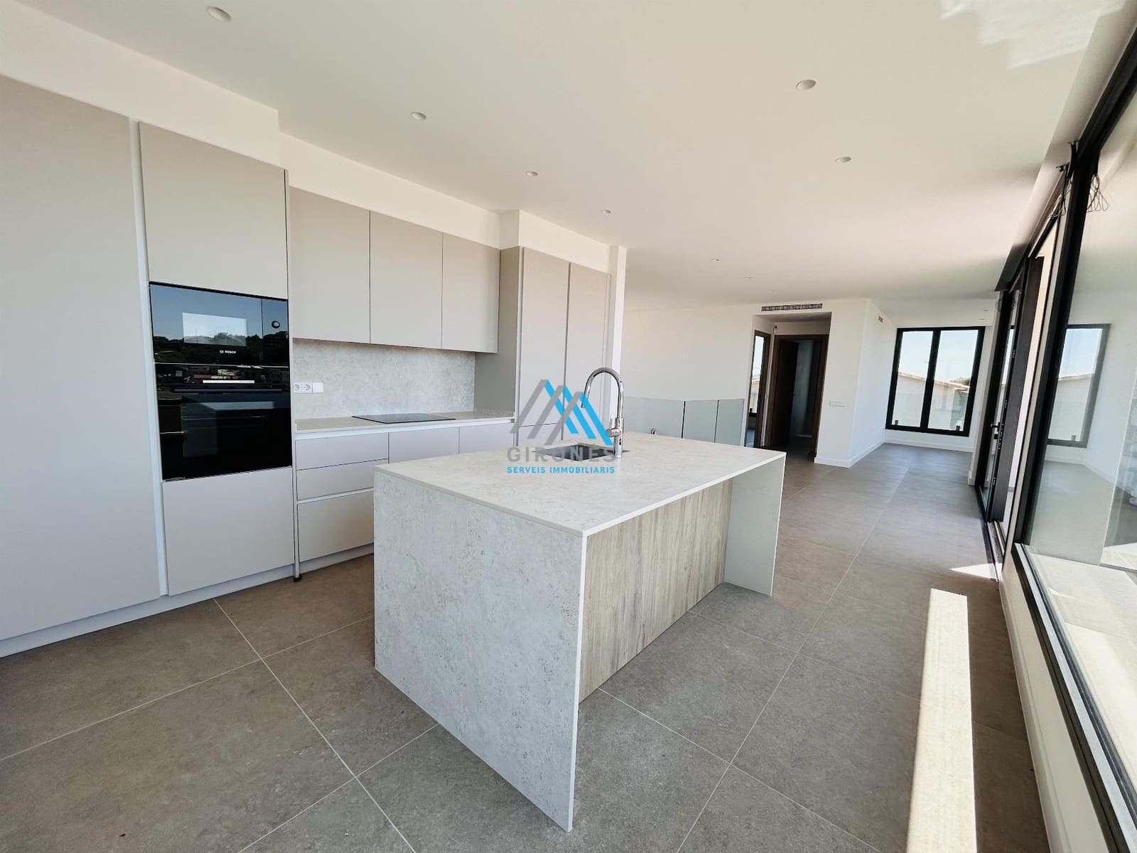 Villa for sale in S'Agaro with pool - € 1,300,000 (Ref: 9927588)