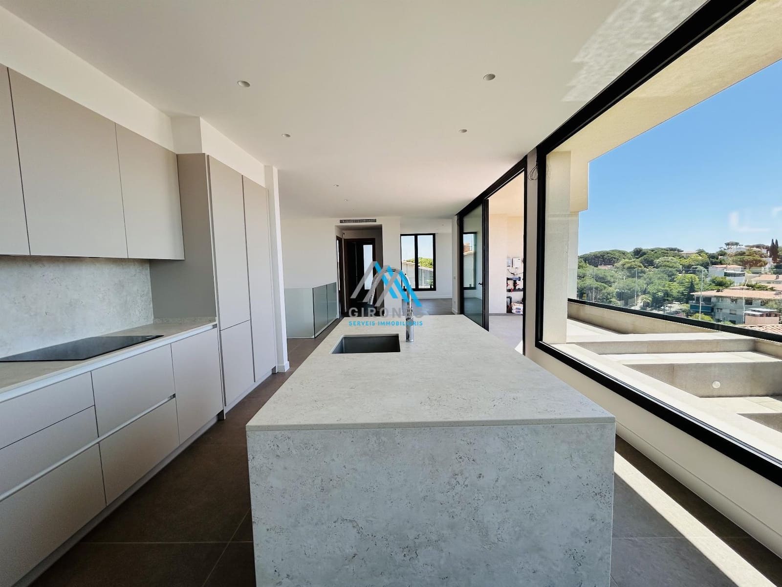 Villa for sale in S'Agaro with pool - € 1,300,000 (Ref: 9927588)
