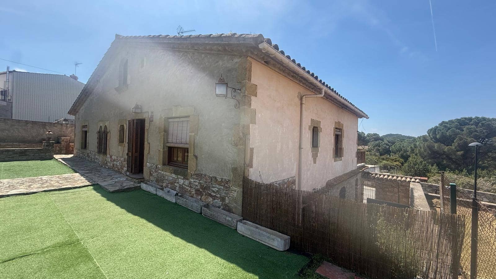 Villa for sale in Begur - € 1,300,000 (Ref: 9852206)