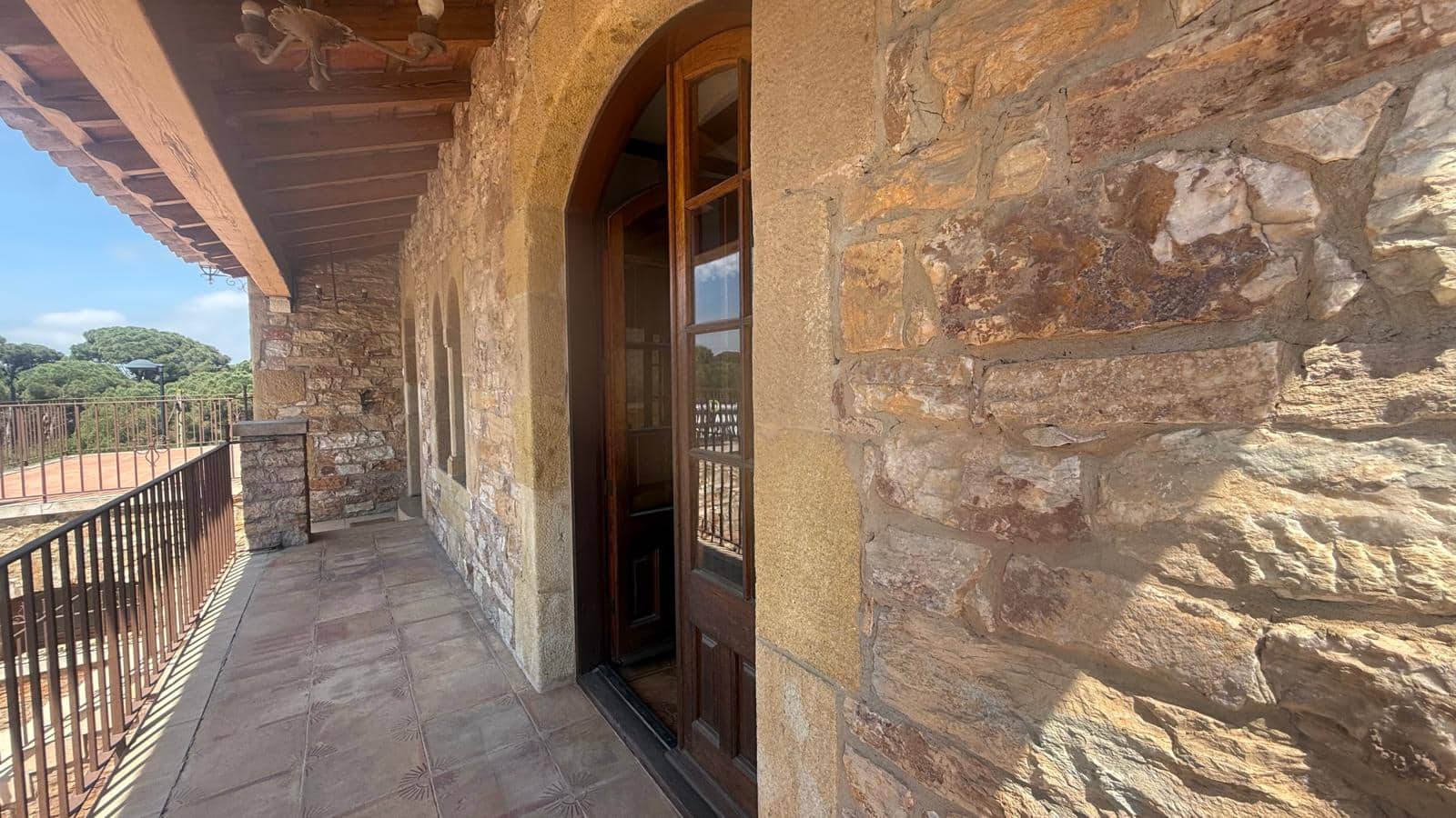 Villa for sale in Begur - € 1,300,000 (Ref: 9852206)
