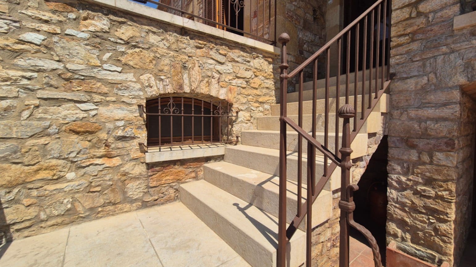 Villa for sale in Begur - € 1,300,000 (Ref: 9852206)