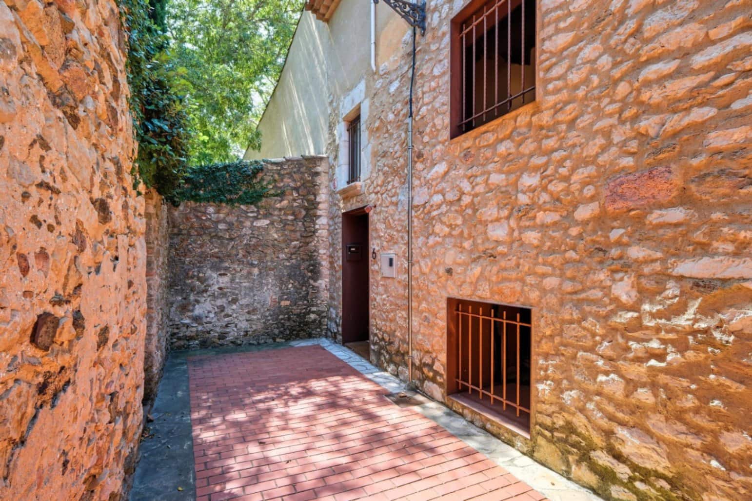 6 bedroom Finca/Country House for sale in Begur - € 1,090,000 (Ref: 9852212)