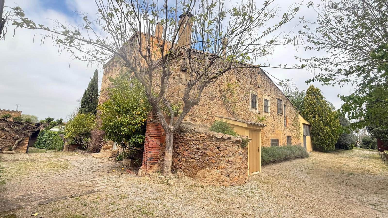 9 soveværelse Finca/Landehus til salg i Forallac med swimmingpool garage - € 2.650.000 (Ref: 9852213)