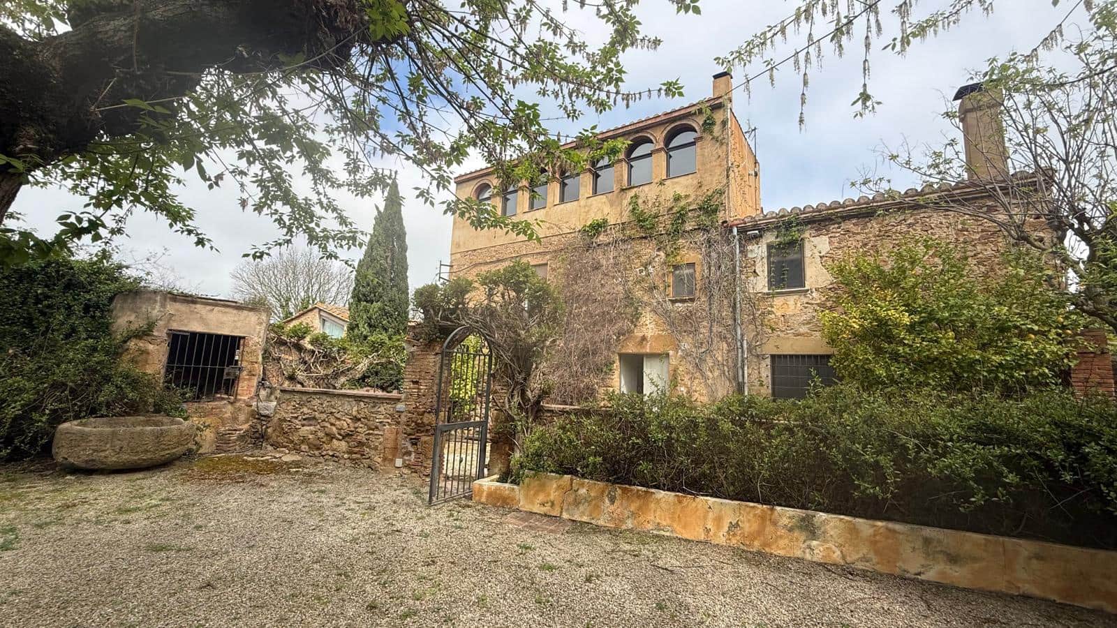 9 soveværelse Finca/Landehus til salg i Forallac med swimmingpool garage - € 2.650.000 (Ref: 9852213)