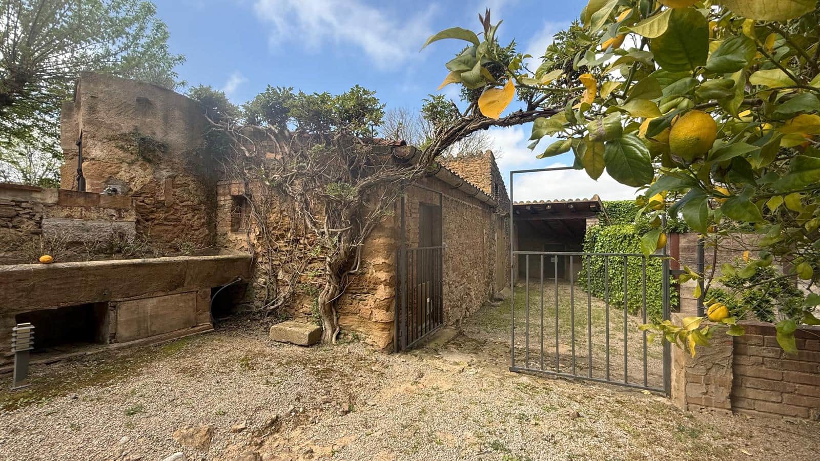 9 soveværelse Finca/Landehus til salg i Forallac med swimmingpool garage - € 2.650.000 (Ref: 9852213)
