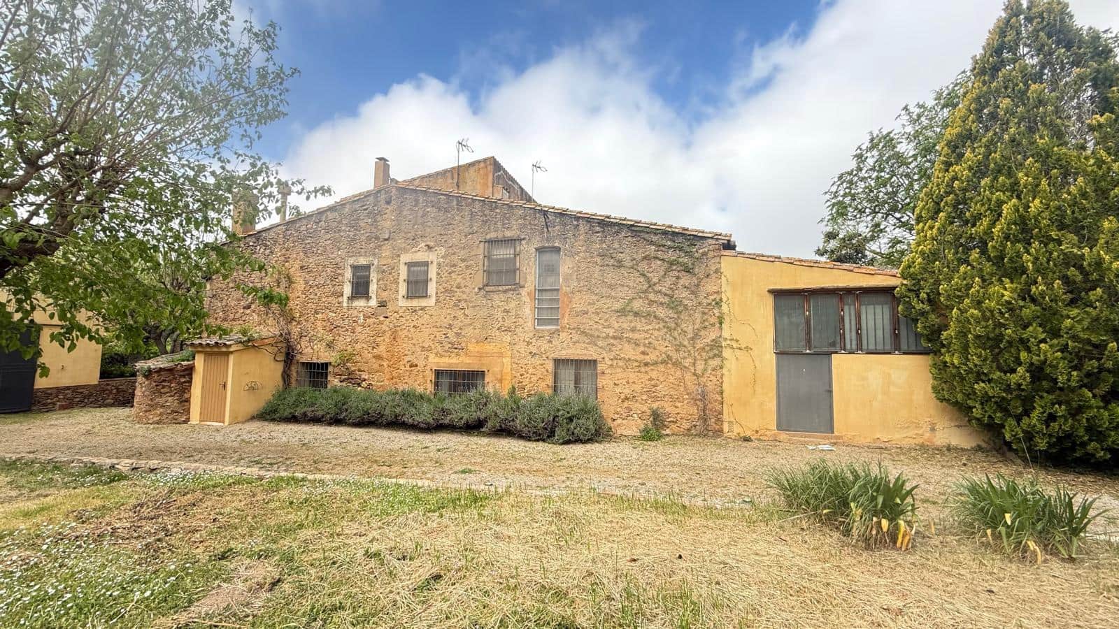 9 soveværelse Finca/Landehus til salg i Forallac med swimmingpool garage - € 2.650.000 (Ref: 9852213)