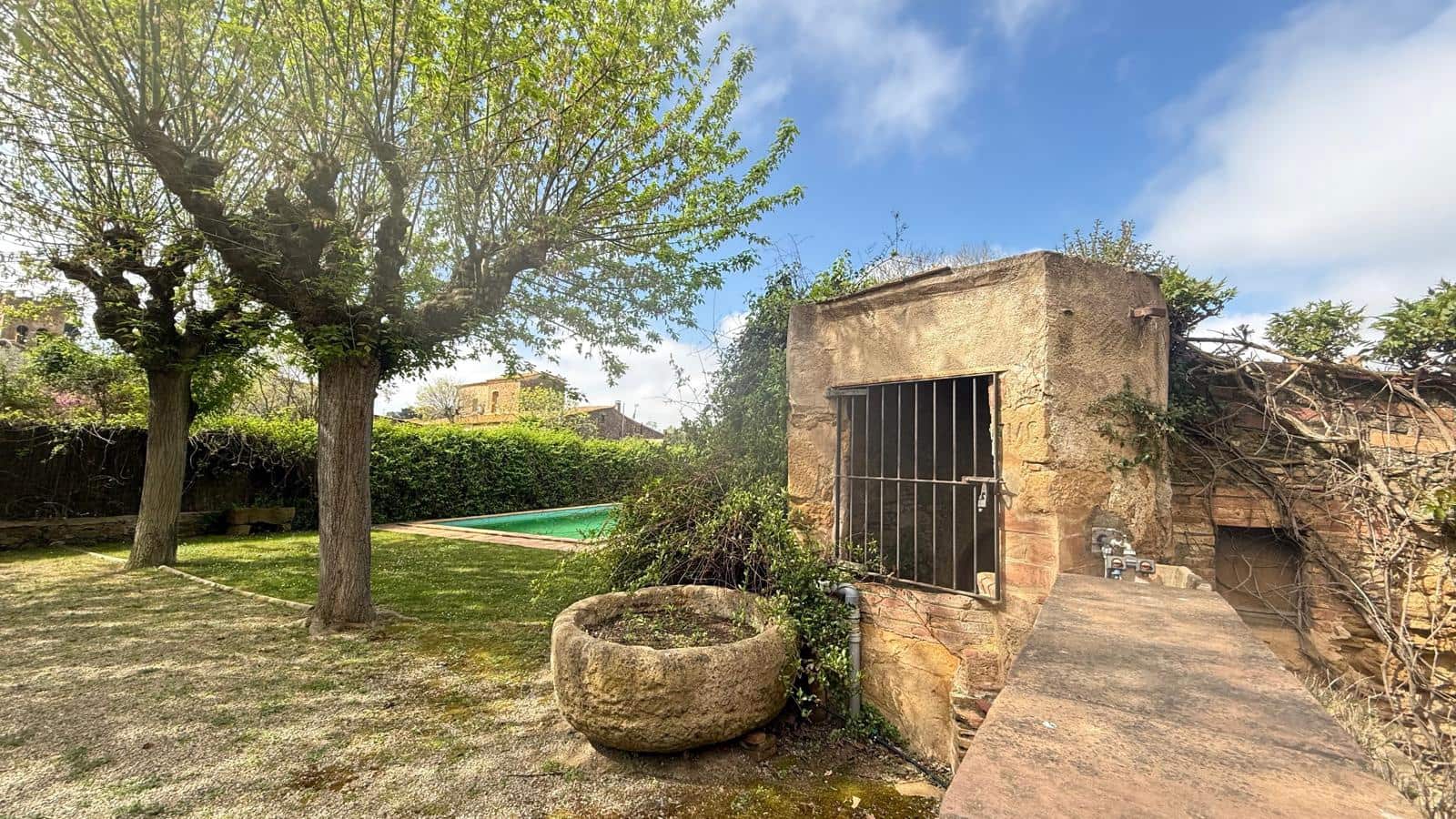 9 soveværelse Finca/Landehus til salg i Forallac med swimmingpool garage - € 2.650.000 (Ref: 9852213)