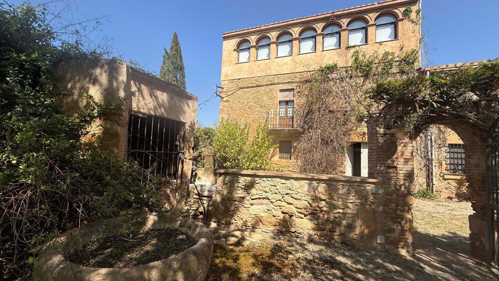 9 soveværelse Finca/Landehus til salg i Forallac med swimmingpool garage - € 2.650.000 (Ref: 9852213)