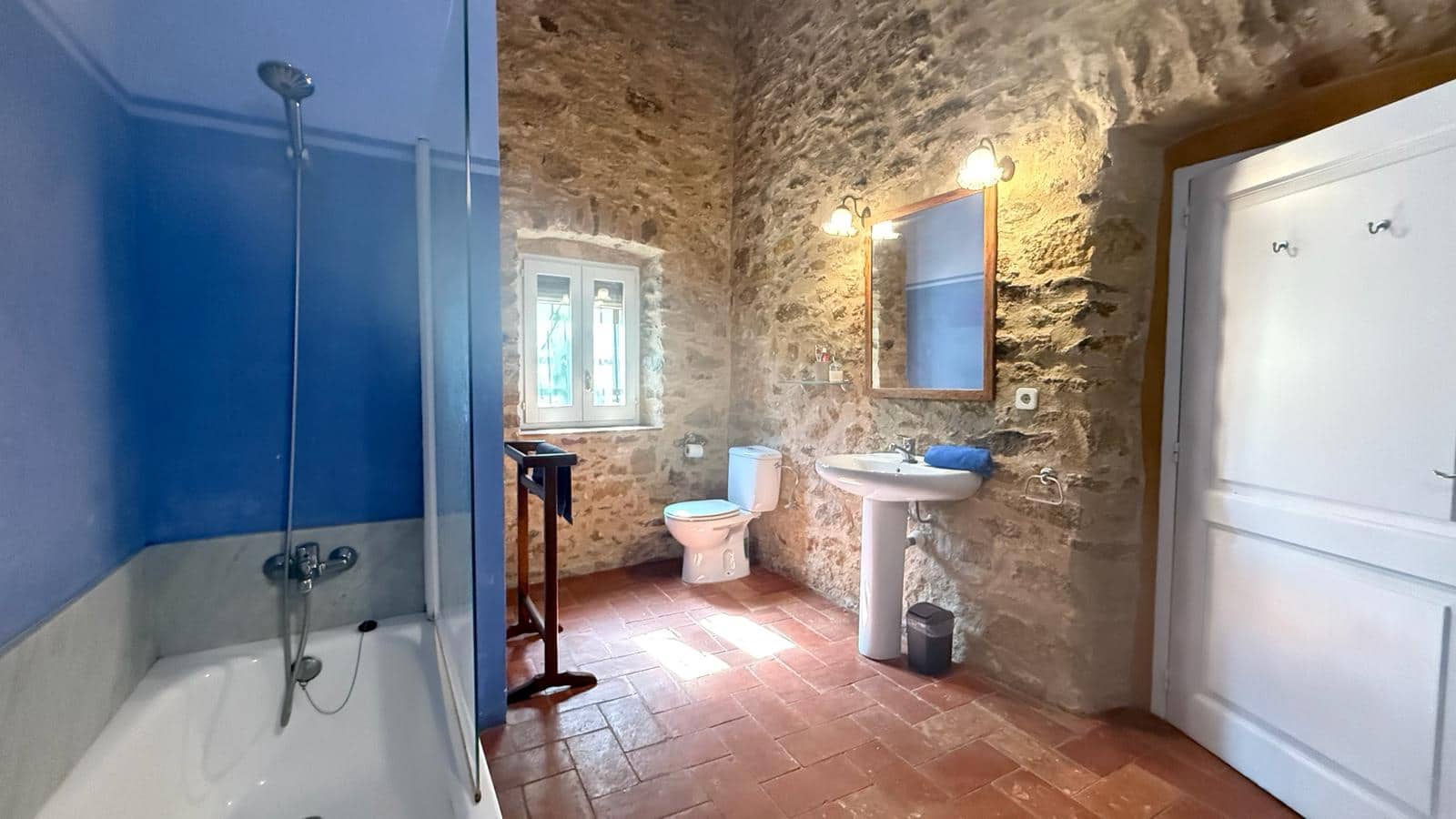 8 soveværelse Finca/Landehus til salg i Forallac med swimmingpool garage - € 2.650.000 (Ref: 9852213)