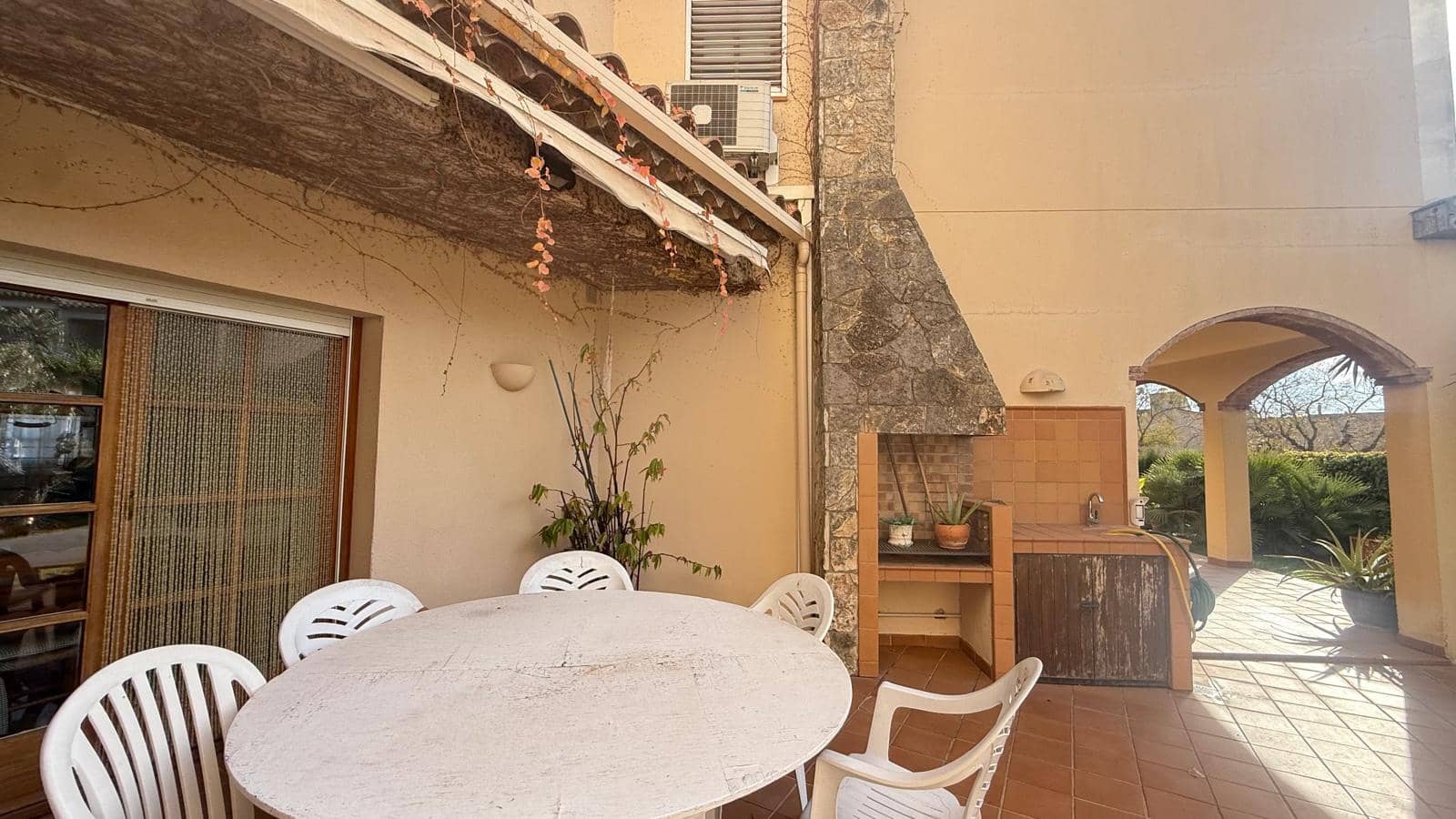 Pareado de 4 habitaciones en Palafrugell en venta - 528.000 € (Ref: 9852216)