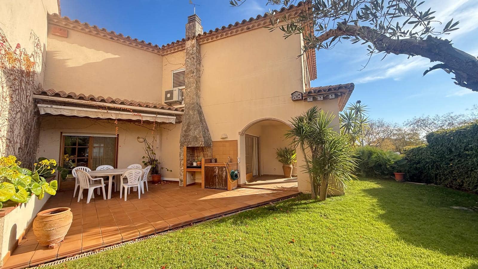 Pareado de 4 habitaciones en Palafrugell en venta - 528.000 € (Ref: 9852216)