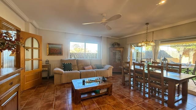 Pareado de 4 habitaciones en Palafrugell en venta con piscina garaje - 580.000 € (Ref: 9852217)