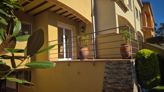 Pareado de 4 habitaciones en Palafrugell en venta con piscina garaje - 580.000 € (Ref: 9852217)