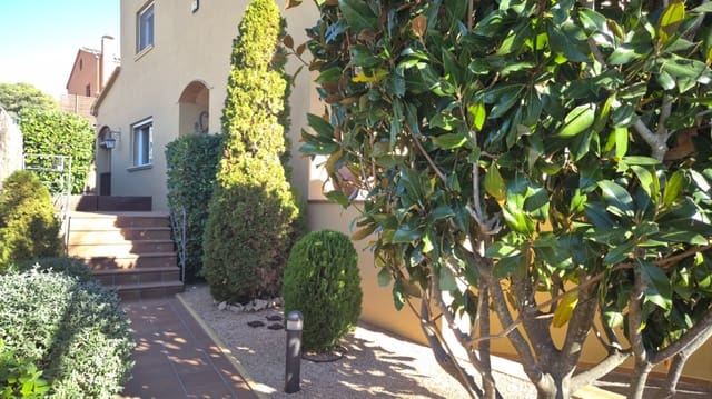 Pareado de 4 habitaciones en Palafrugell en venta con piscina garaje - 580.000 € (Ref: 9852217)