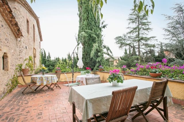 6 soveværelse Finca/Landehus til salg i Corçà med swimmingpool garage - € 3.200.000 (Ref: 9852224)