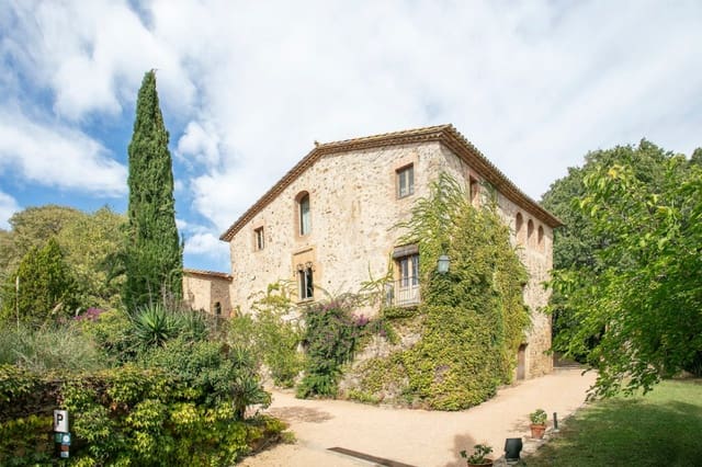 6 soveværelse Finca/Landehus til salg i Corçà med swimmingpool garage - € 3.200.000 (Ref: 9852224)
